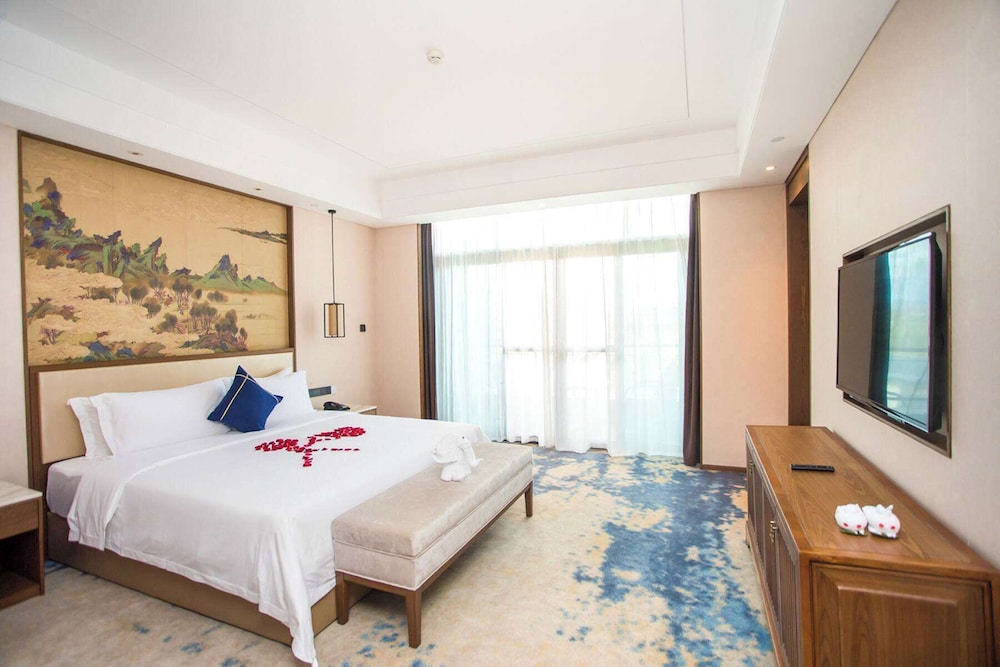 Deluxe Suite, Smoking
