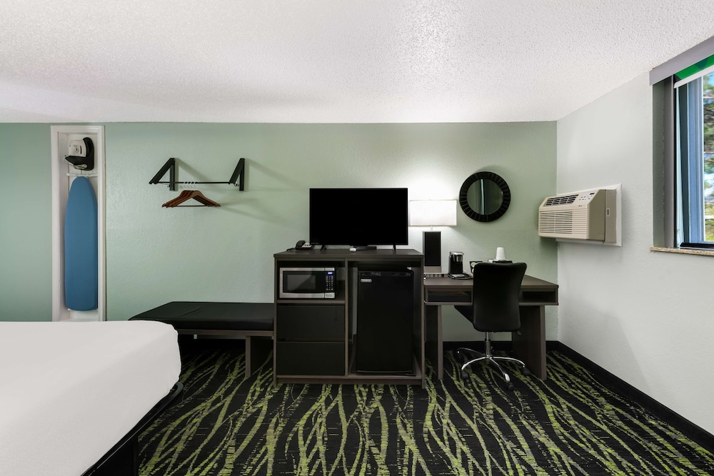 Suite, 1 Queen Bed, Non Smoking - Photo 12
