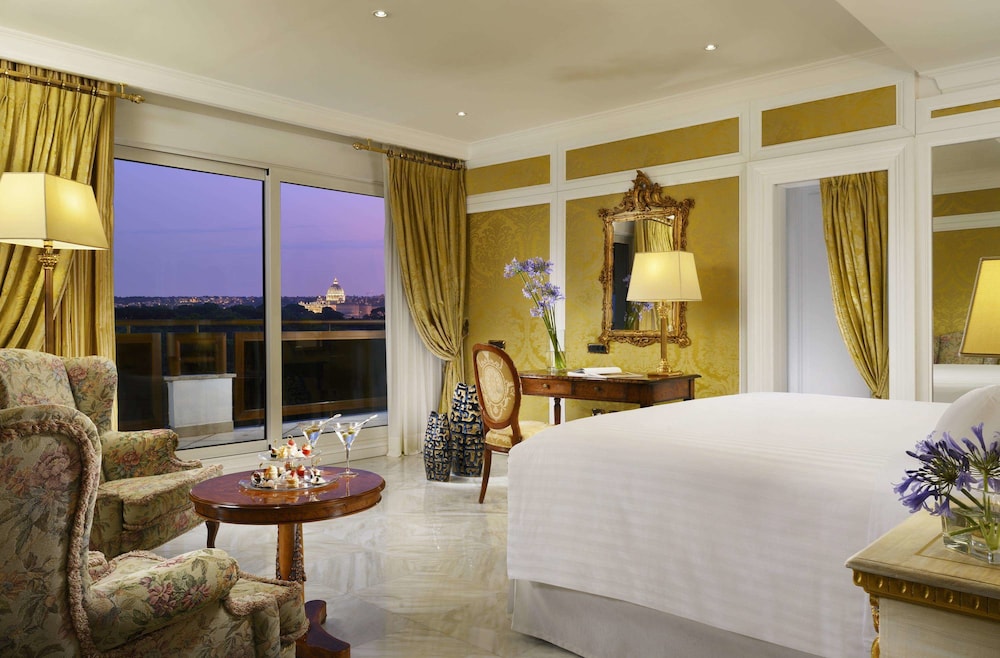 Royal Suite photo 2
