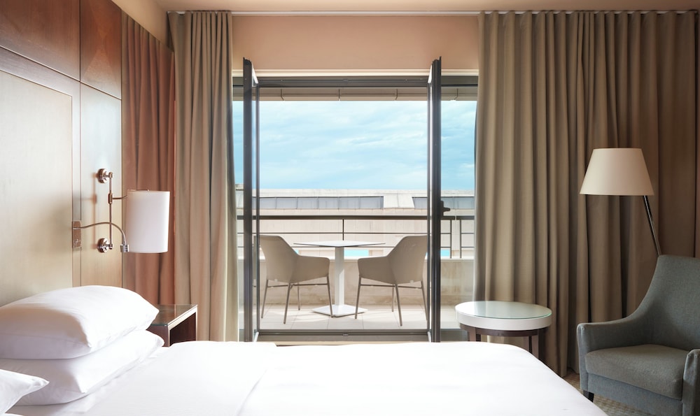 Room, Partial Sea View (2 Twin Beds) - Photo 2