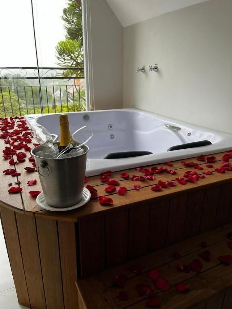 Premium Double Room, 1 King Bed photo 2