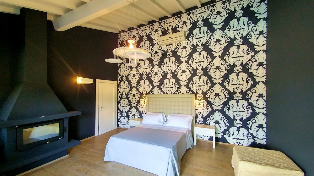 Executive Suite, 1 Bedroom, Balcony, Pool View photo 1