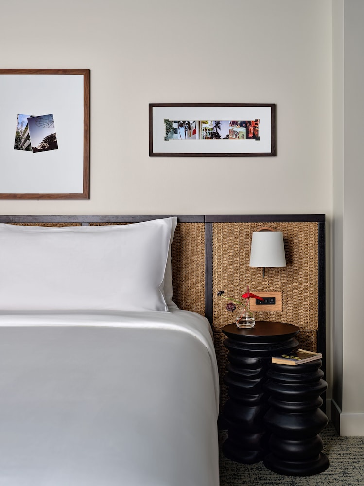 Deluxe Room, 1 Queen Bed (ADA w/ Transfer Shower) - Photo 1