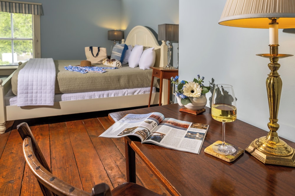 Premier Suite, 1 King Bed with Sofa bed (Yeopin Suite) photo 2
