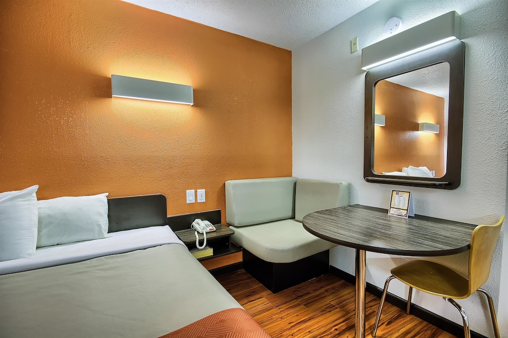 Standard Room, 2 Double Beds, Non Smoking - Photo 5