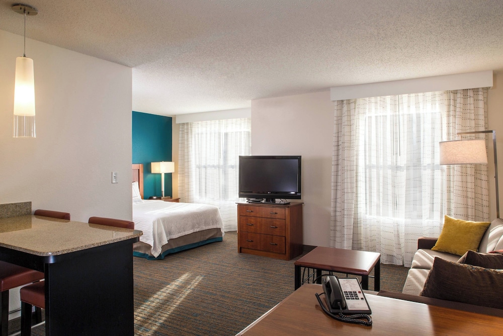 Studio, 1 Queen Bed with Sofa bed (Mobility Accessible, Transfer Shower) photo 1