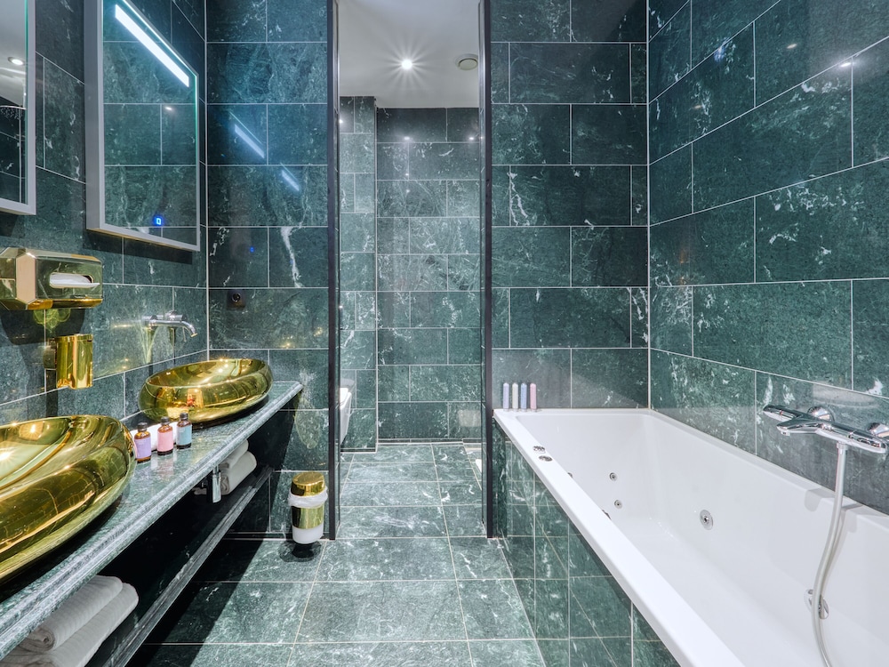 Large Standard Room -