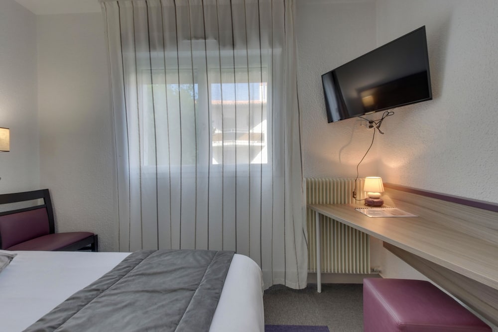 Standard Twin Room - Photo 3