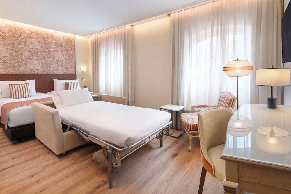 Premium Double or Twin Room (With Sofabed) photo 3