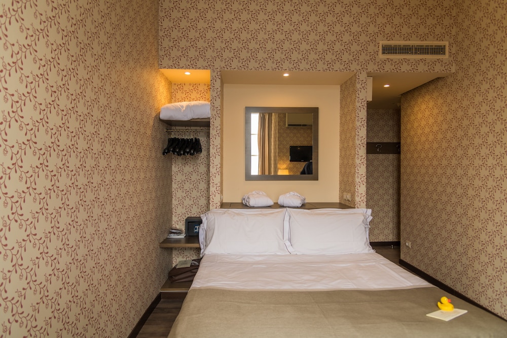 Deluxe Double Room, Lake View - Photo 4