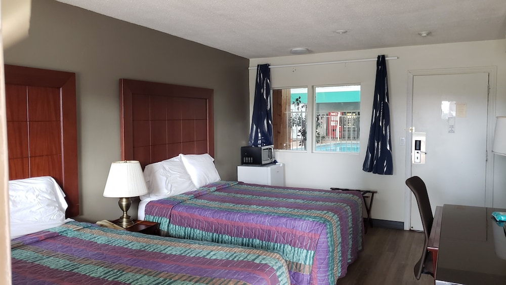 Double Room, 2 Queen Beds photo 1