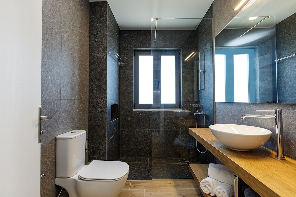 Suite, Sea View - Photo 13