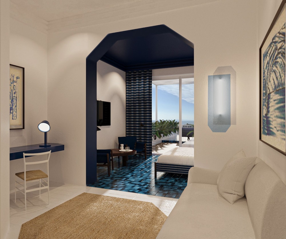 Suite - Photo 1