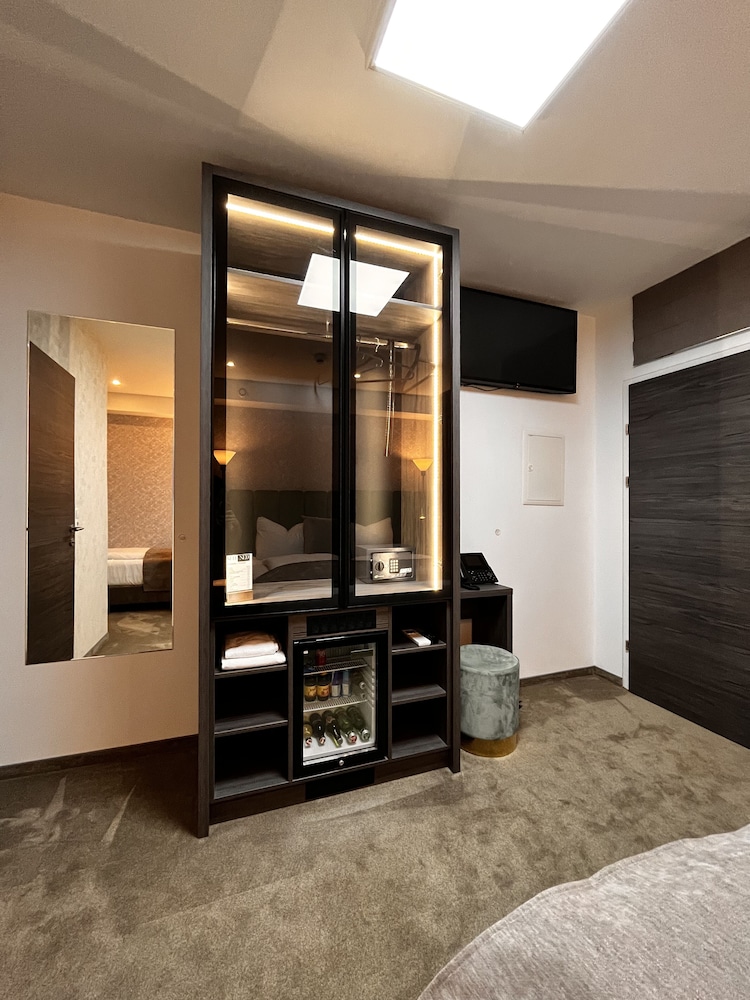Economy Twin Room photo 2