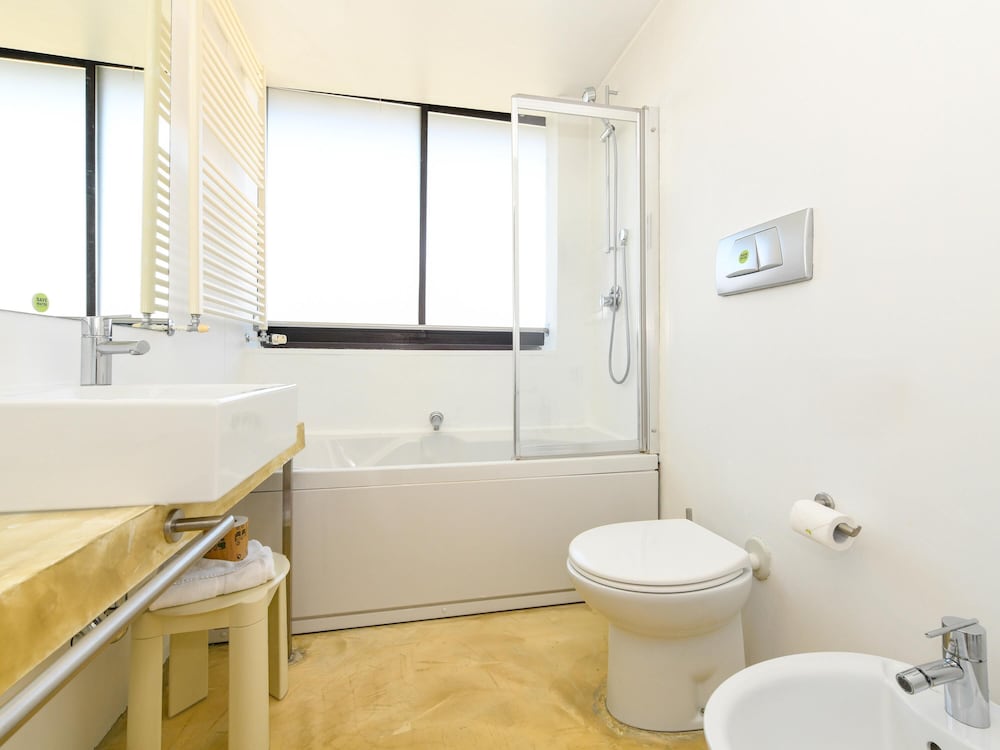 Triple Room, 3 Twin Beds - Photo 4