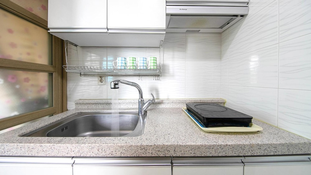 Basic Room, 1 Bedroom (202) - Photo 6
