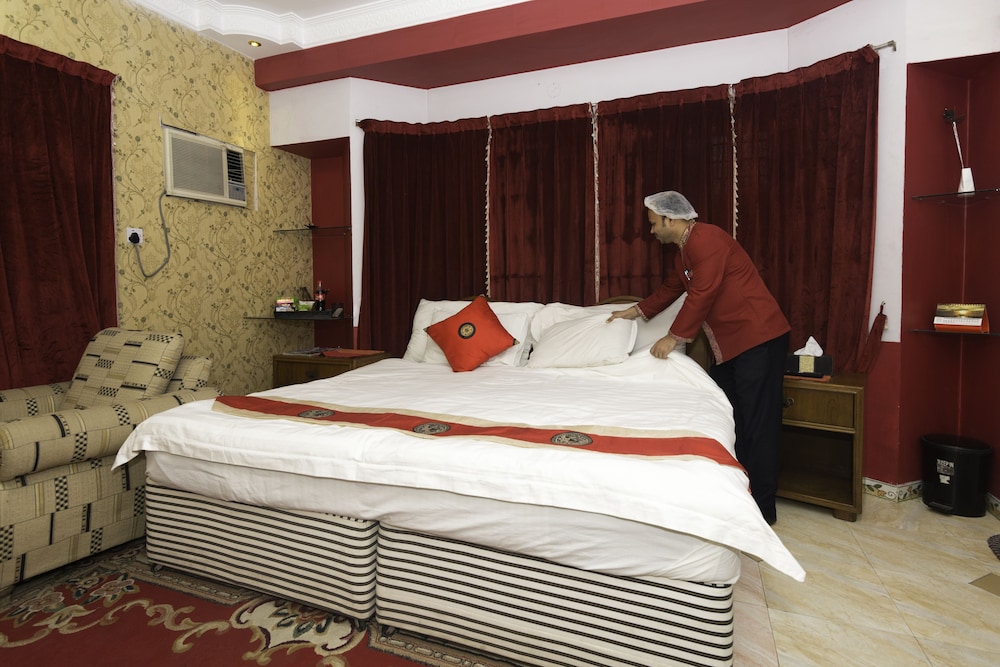 Premier Suite, 1 Queen Bed, Non Smoking, City View photo 3