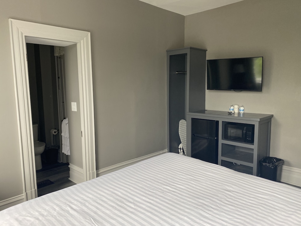 Standard King Room photo 3