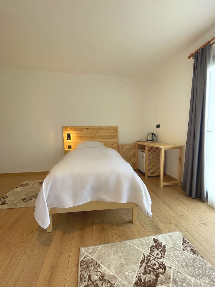 Standard Triple Room - Photo 13