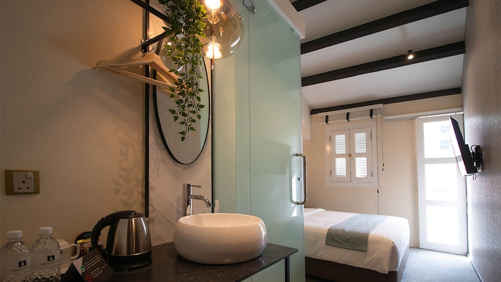 Queen Room with Balcony photo 3