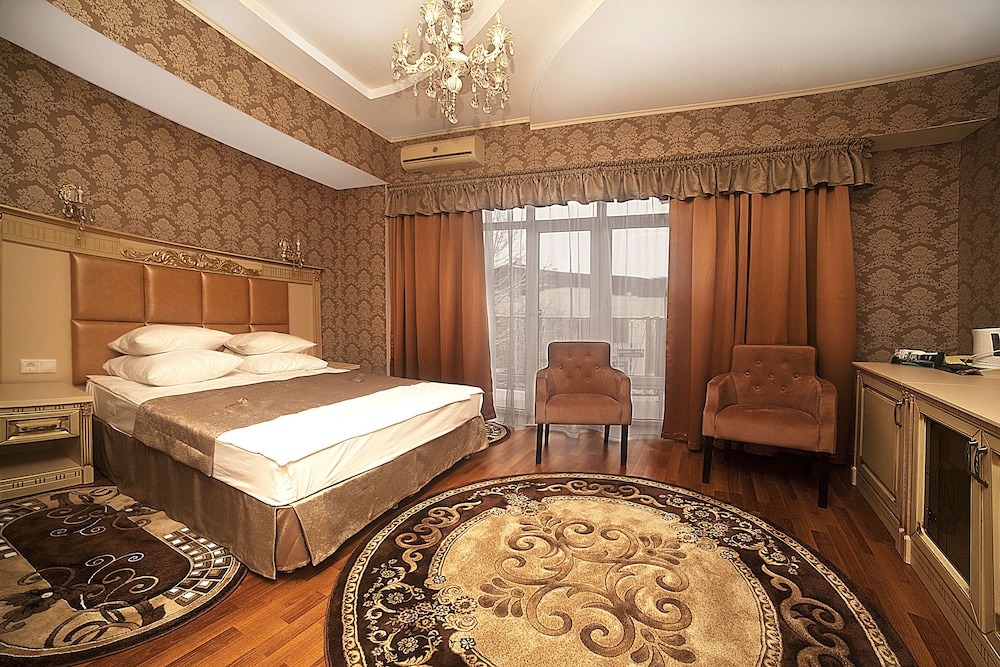 Studio (Spa Access)