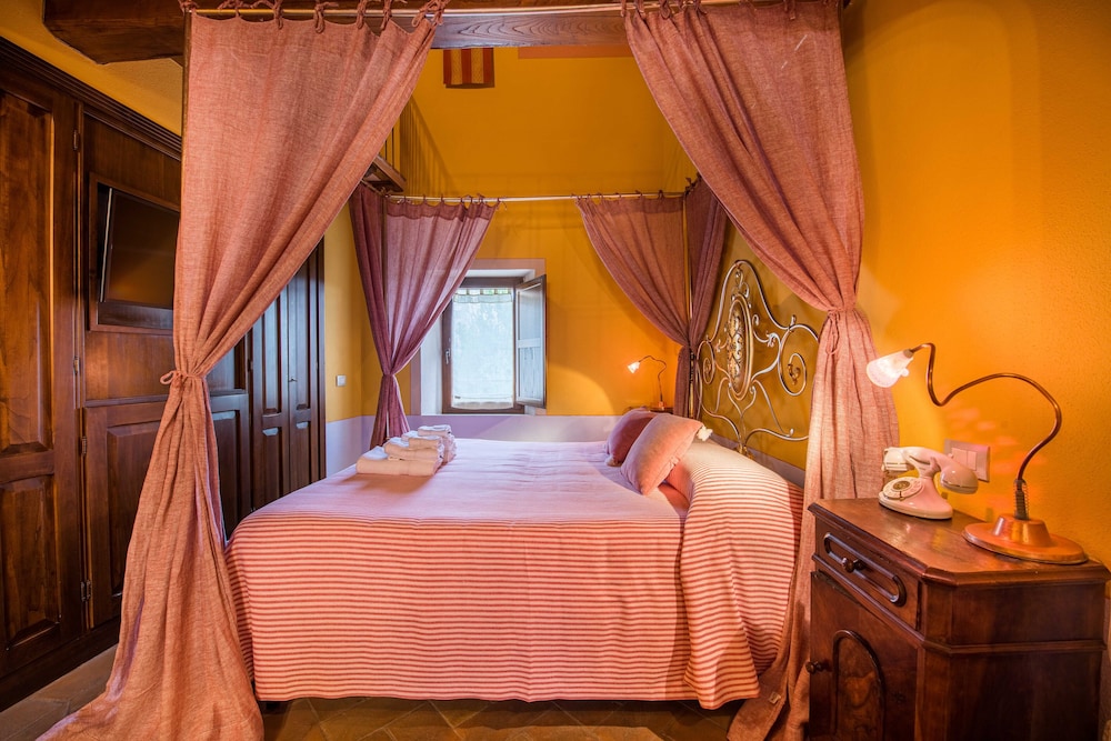 King Romantic Room, Hot Tube - Photo 8