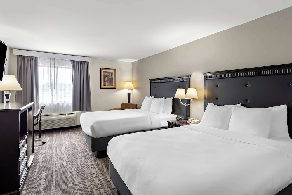 Standard Room, 2 Queen Beds, Non Smoking, Refrigerator & Microwave - Photo 1