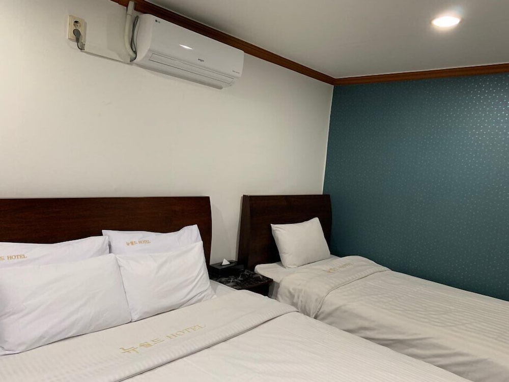 Deluxe Twin Room - Photo 2
