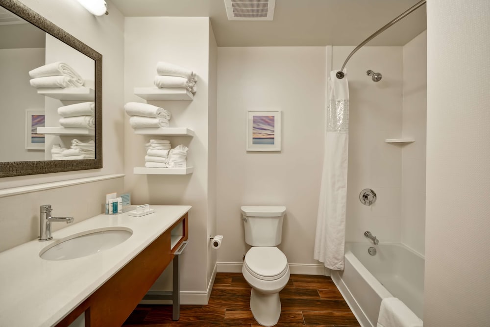 Room, 1 King Bed, Accessible, Non Smoking (hearing acc) - Photo 7