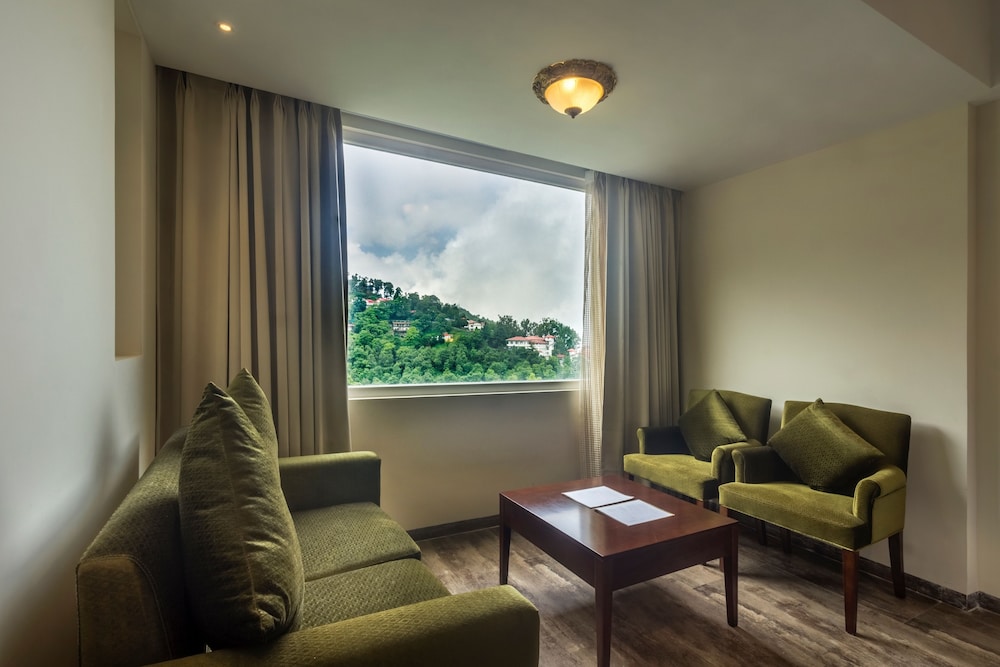 Premier Suite, 2 Queen Beds, Air conditioning, Mountain View photo 2