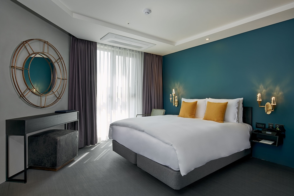 Standard Double Room with Bathtub - Photo 6