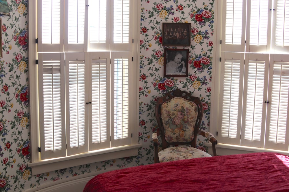 Premium Single Room, Ensuite (COLONIAL FRONT TURRET ) photo 3