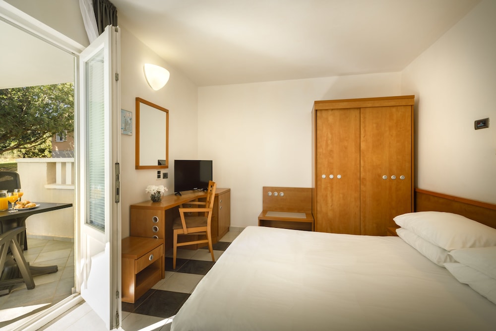 Standard Double Room - Photo 1