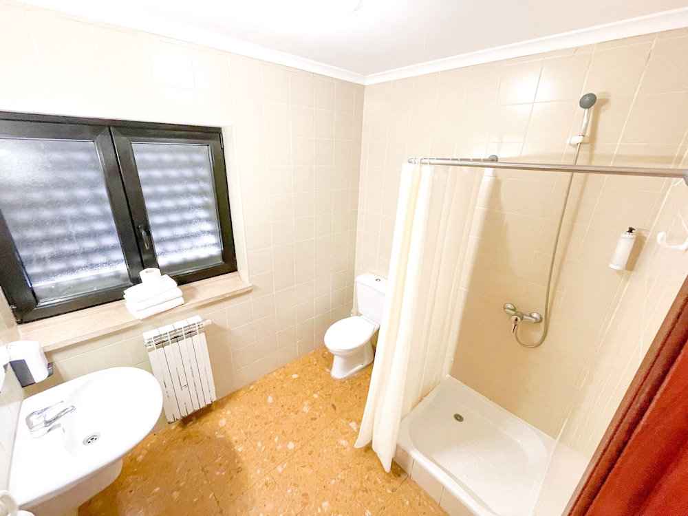 Twin Room, Private Bathroom photo 3