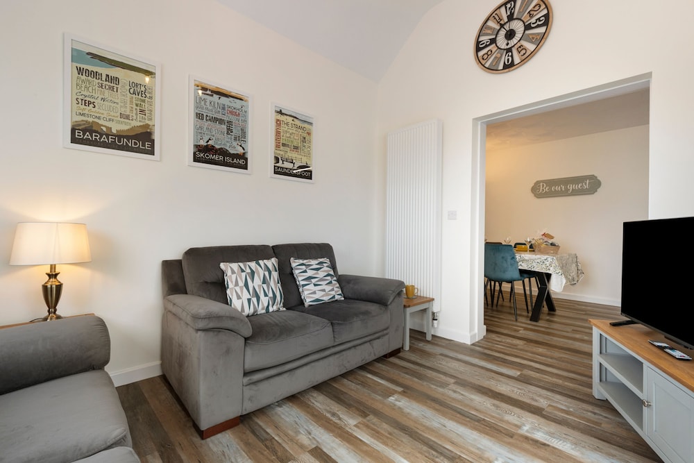 Suite, 1 King Bed, Garden View