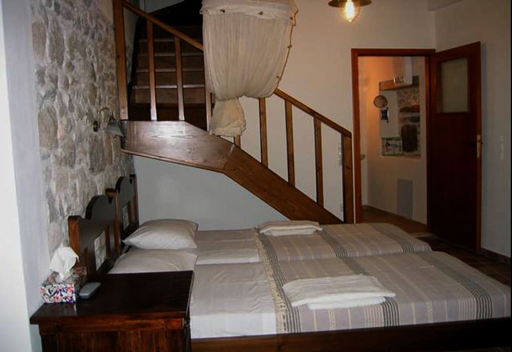 House, 2 Bedrooms, Mountain View photo 3