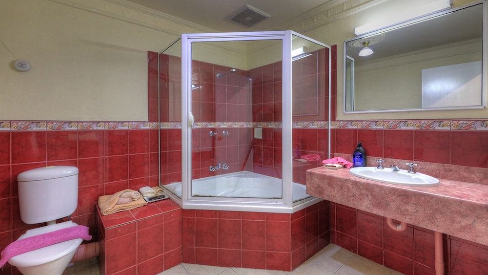 Executive Suite (Two) - Photo 5