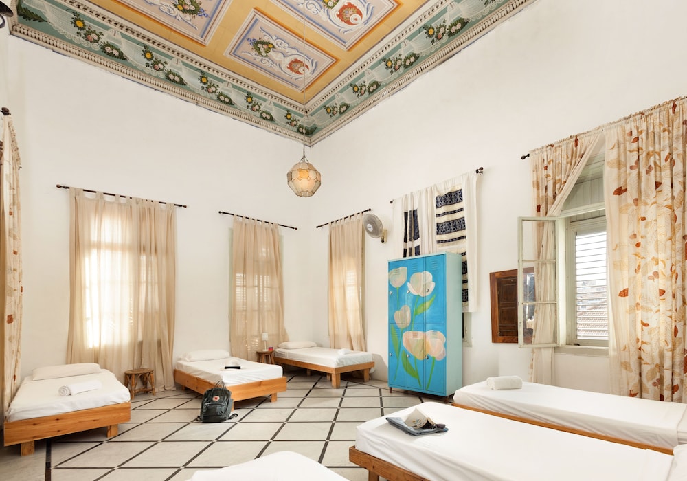 Shared Dormitory, Shared Bathroom (6 bed female) photo 3