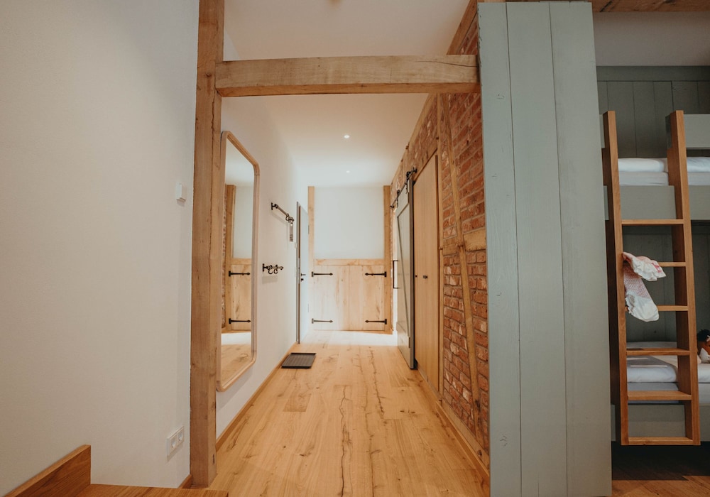 Family Quadruple Room, Roll-in Shower photo 3