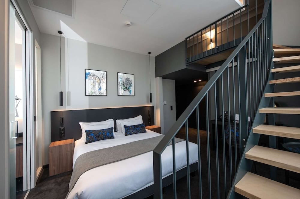 Junior Suite, 1 King Bed, Non Smoking (with Sofabed) - Photo 1