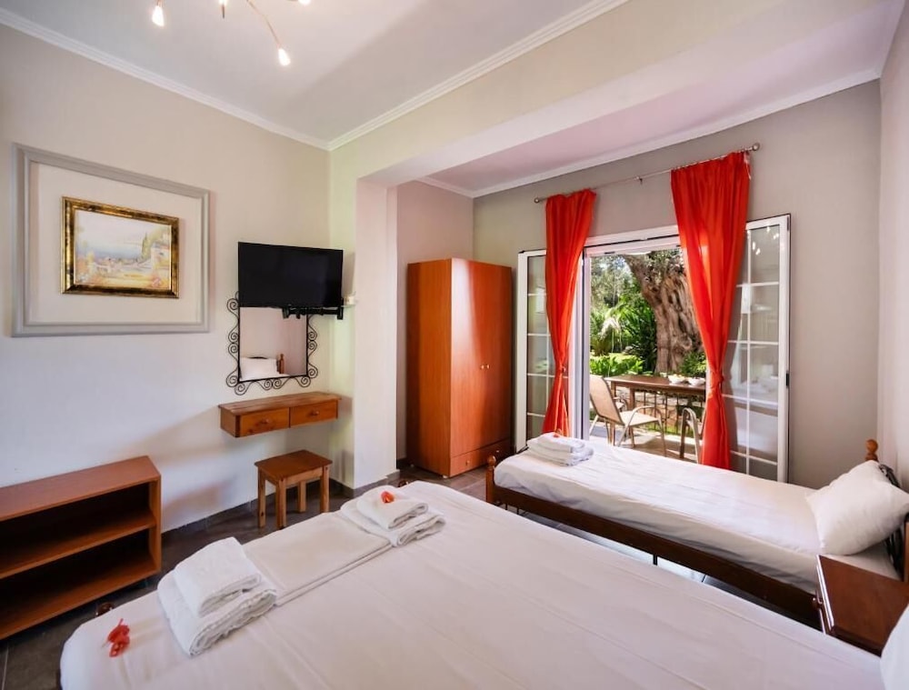 Quadruple Room, Courtyard View