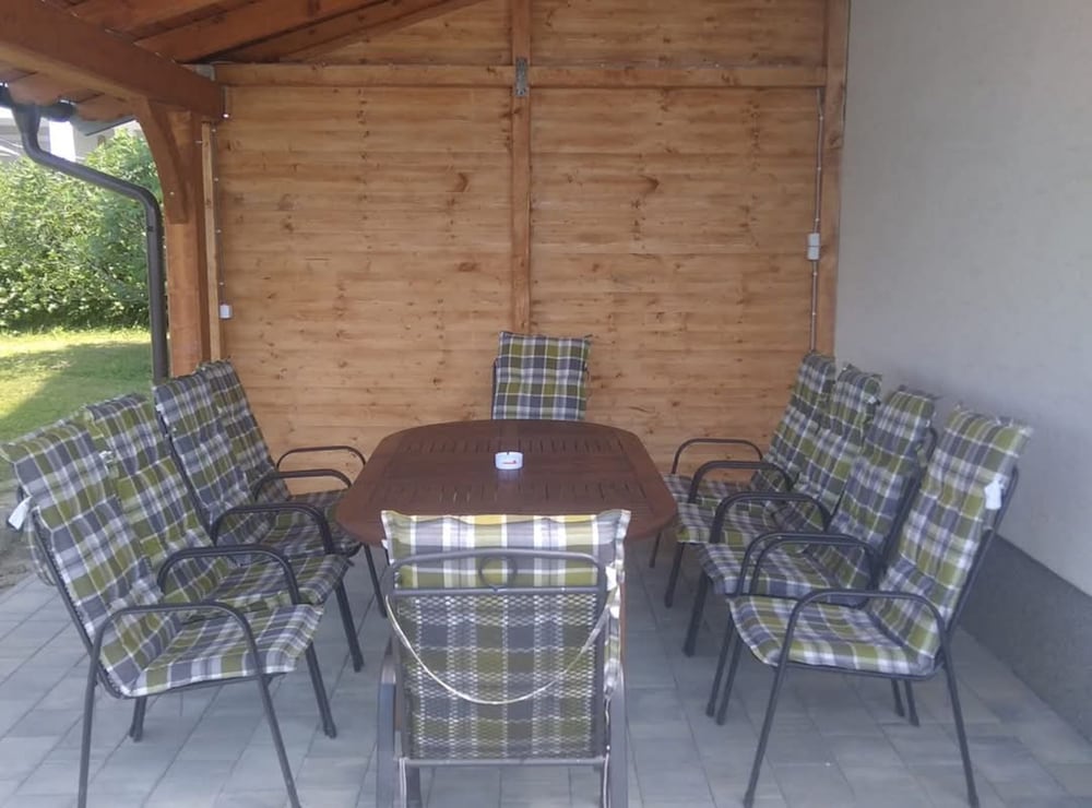 House (Five Bedroom Holiday Home with Terrac)