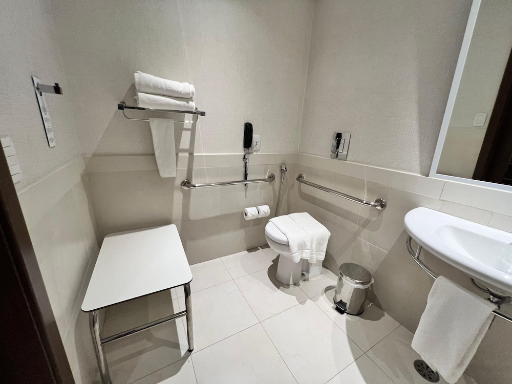 Room, 1 Queen Bed, Mobility Accessible photo 1