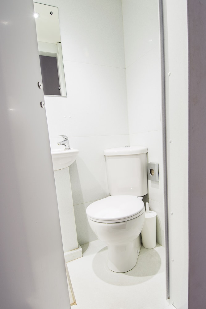 Double Room Ensuite - Photo 4