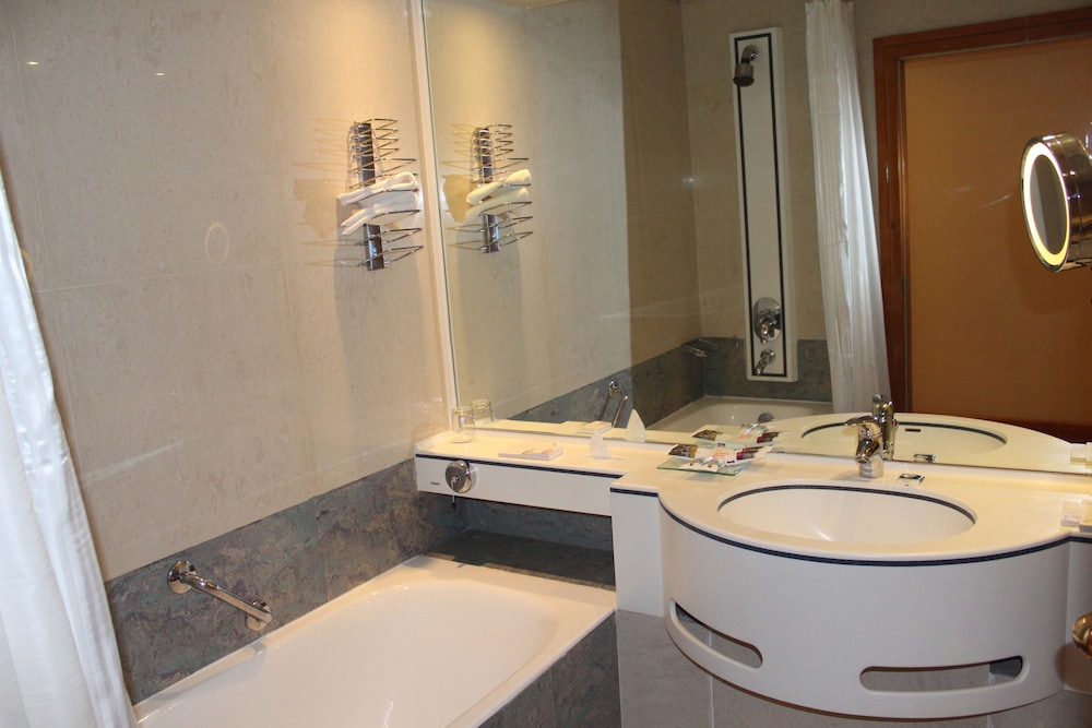 Deluxe Room, 2 Twin Beds photo 2