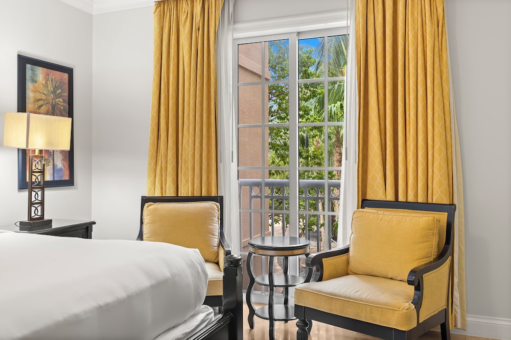 Poolside Suite With Direct Pool Access - Photo 4