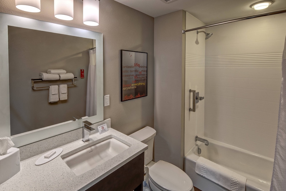 Studio, 2 Queen Beds (Mobility/Hearing Access, Roll-In Shwr) - Photo 5