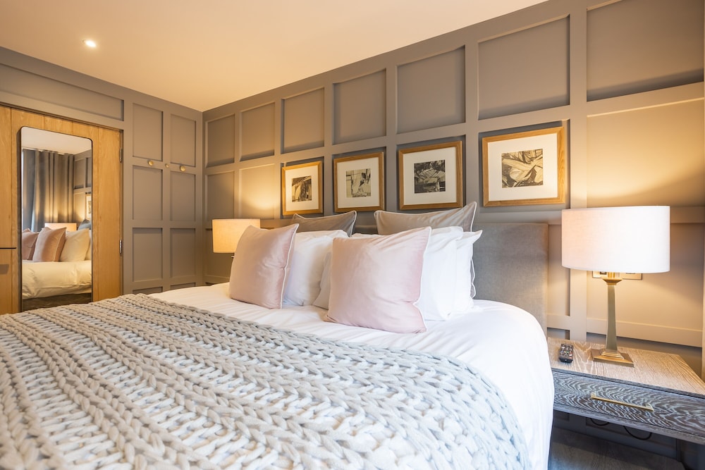 Classic 2-Bedroom Apartment - 2 bedrooms (1 King or 2 Singles)