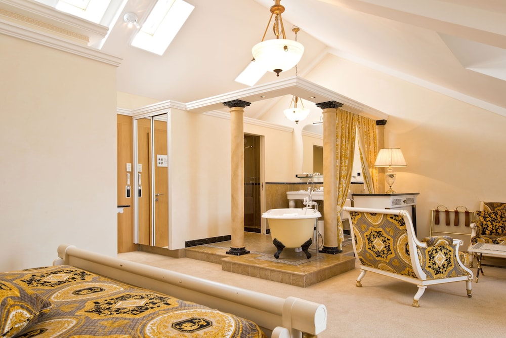Deluxe Double or Twin Room - Photo 5