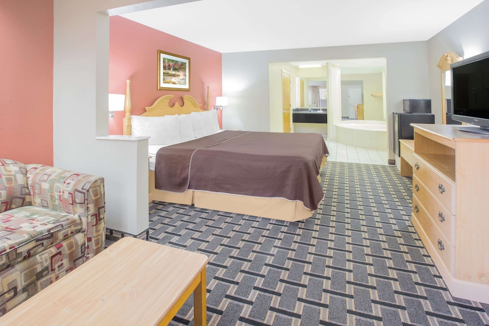 Upgraded, Suite, 1 King Bed, Non Smoking photo 1
